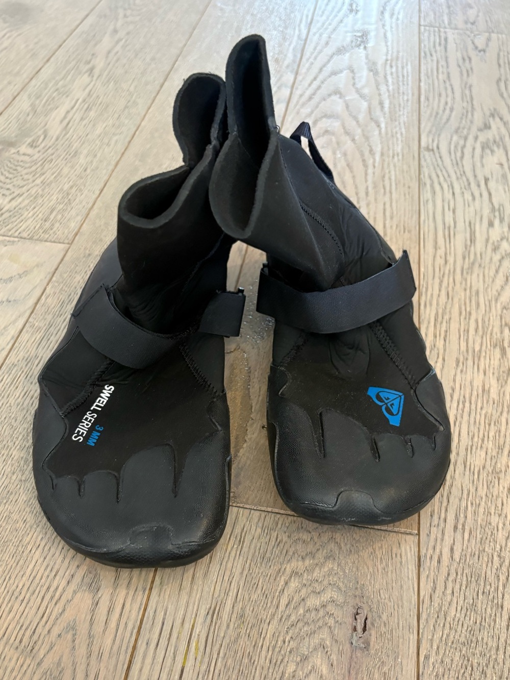 Roxy Black Swell Series 3mm Neoprene Wetsuit Shoes